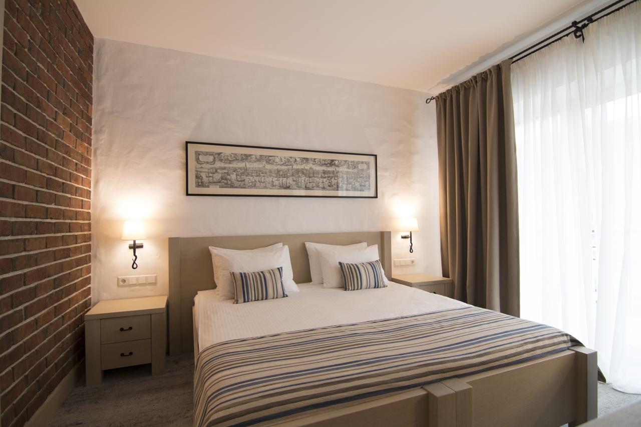 Amstelski Hotel Bukovel Bagian luar foto