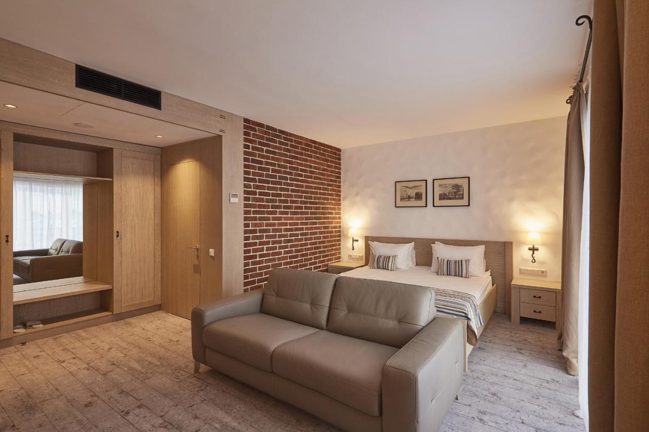 Amstelski Hotel Bukovel Bagian luar foto
