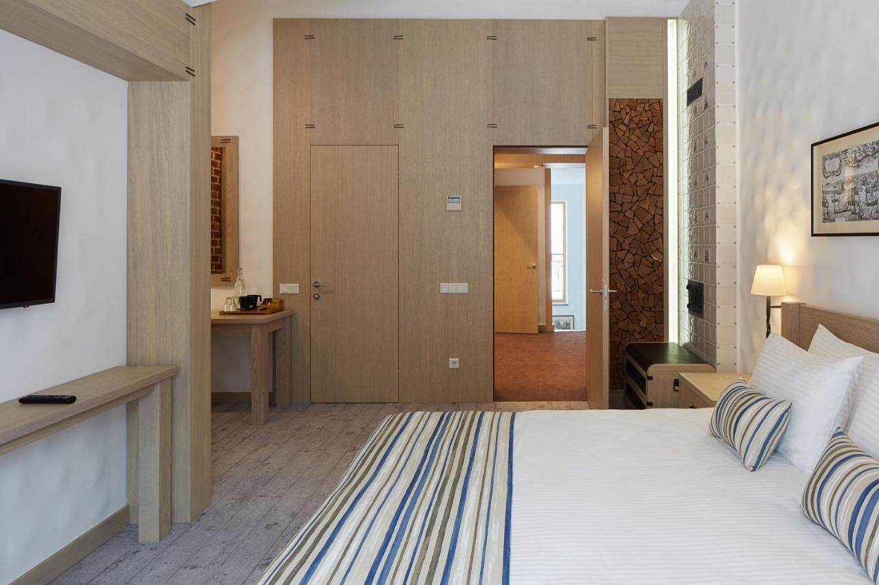 Amstelski Hotel Bukovel Bagian luar foto