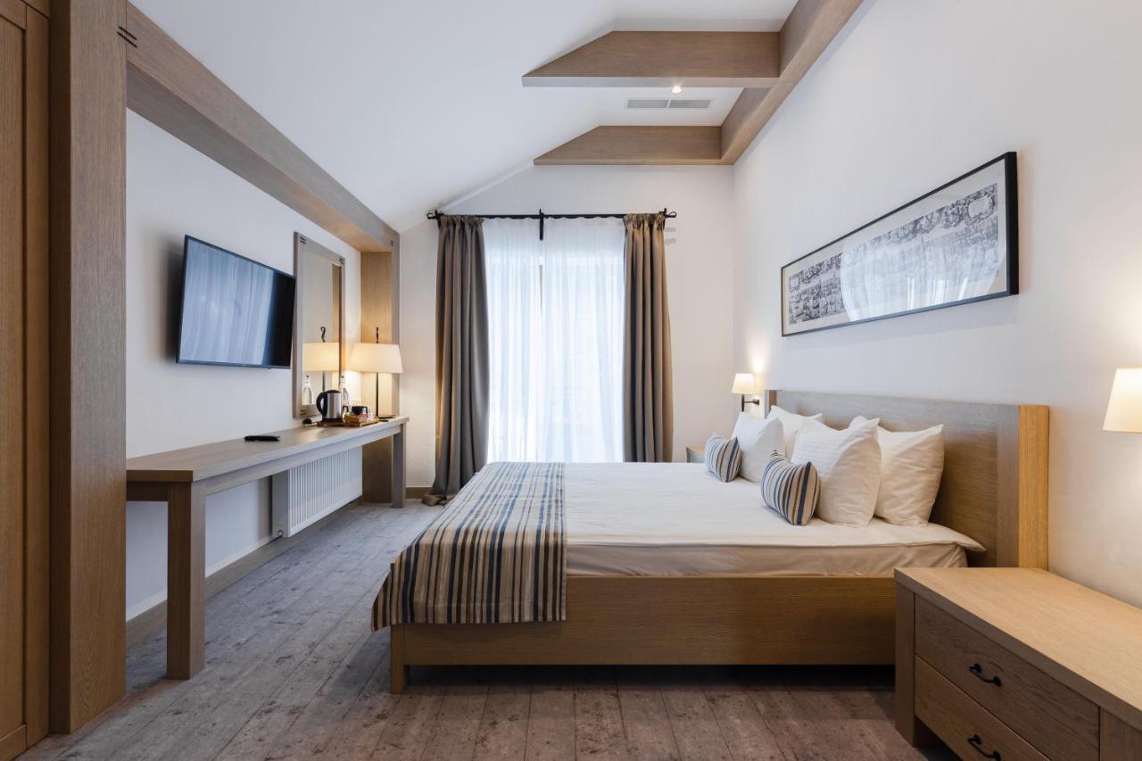 Amstelski Hotel Bukovel Bagian luar foto