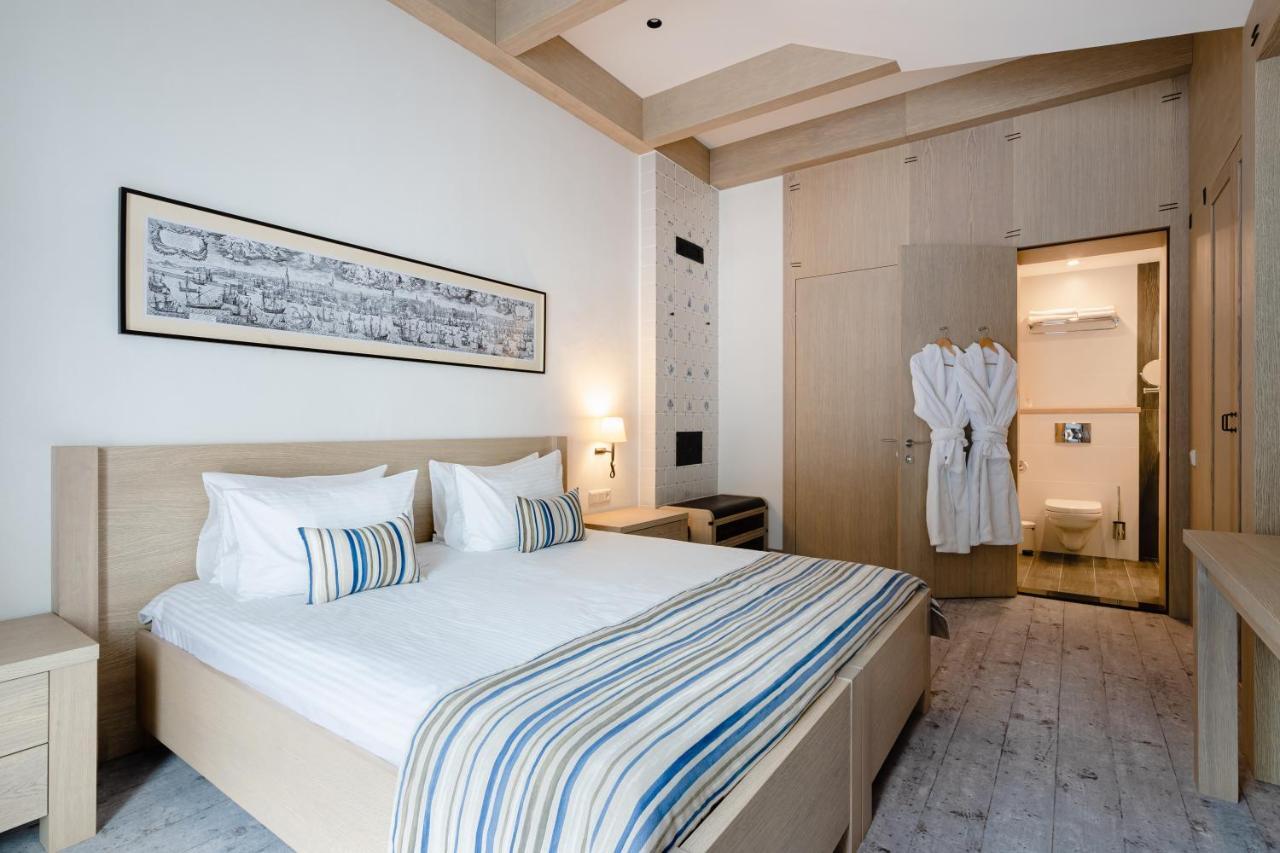 Amstelski Hotel Bukovel Bagian luar foto
