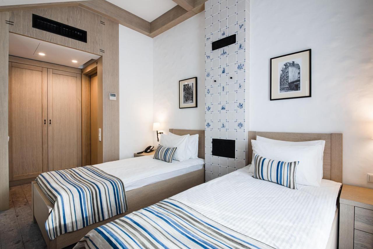 Amstelski Hotel Bukovel Bagian luar foto
