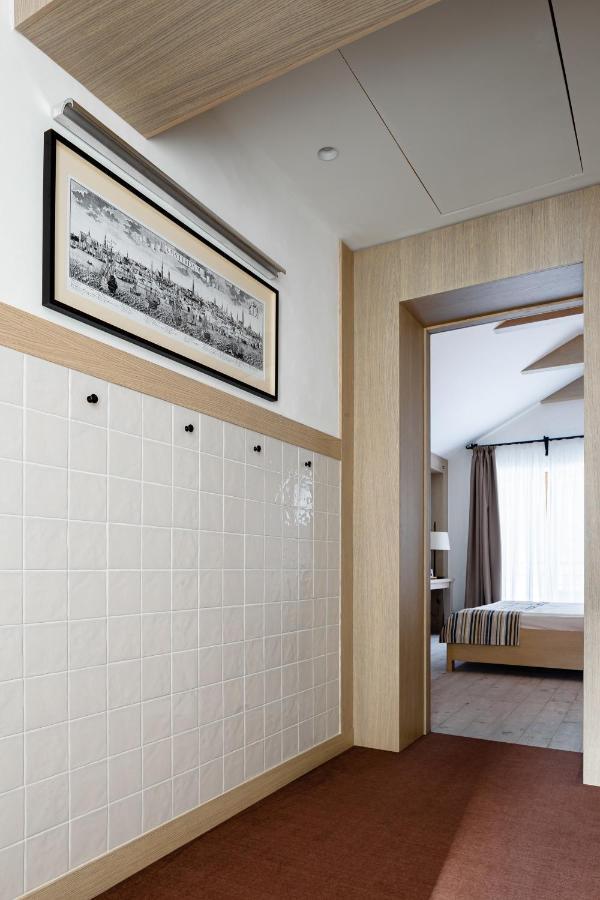 Amstelski Hotel Bukovel Bagian luar foto