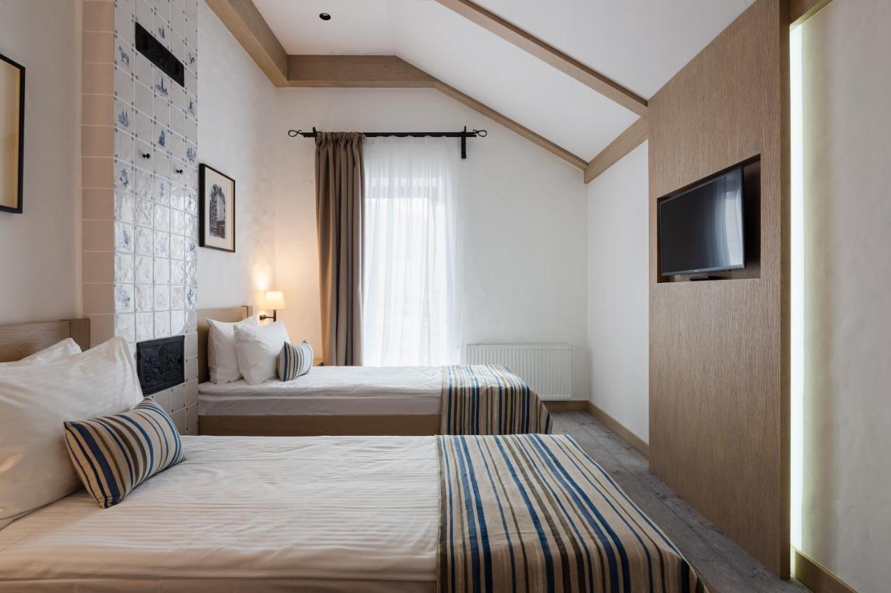 Amstelski Hotel Bukovel Bagian luar foto